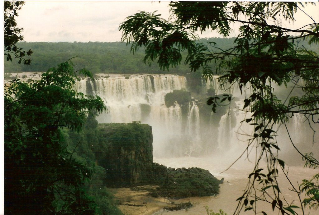 Les chutes d'Iguaçu by Carré