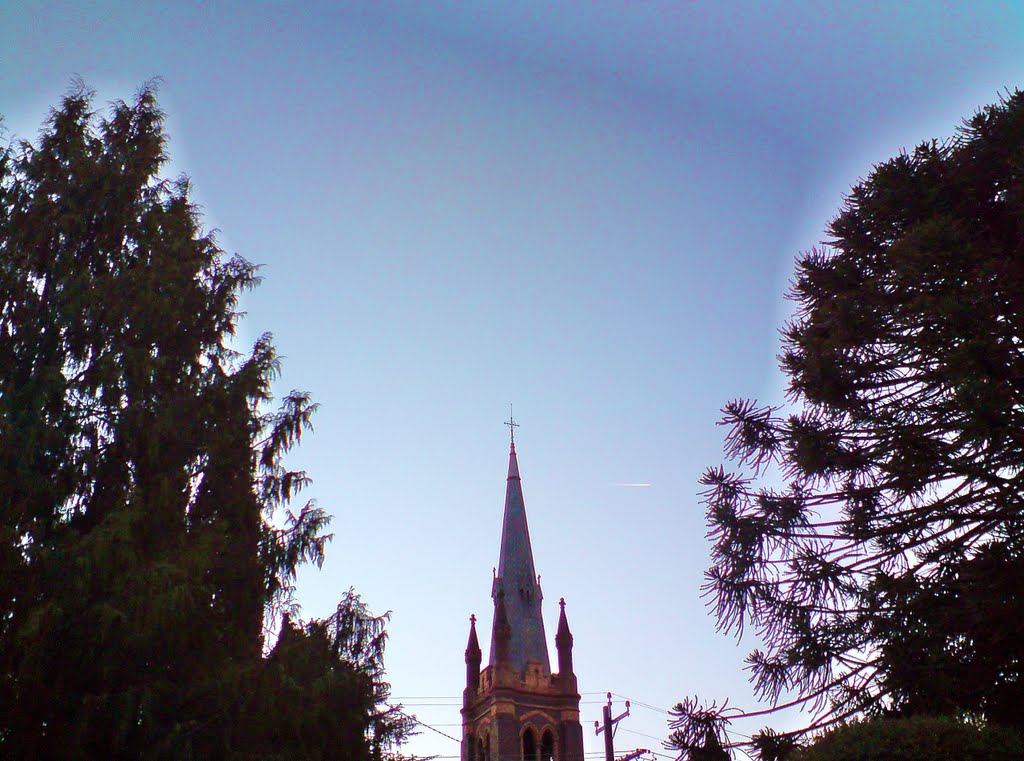 Armidale , spire and vapour trail at sunset .. by Michael Caine