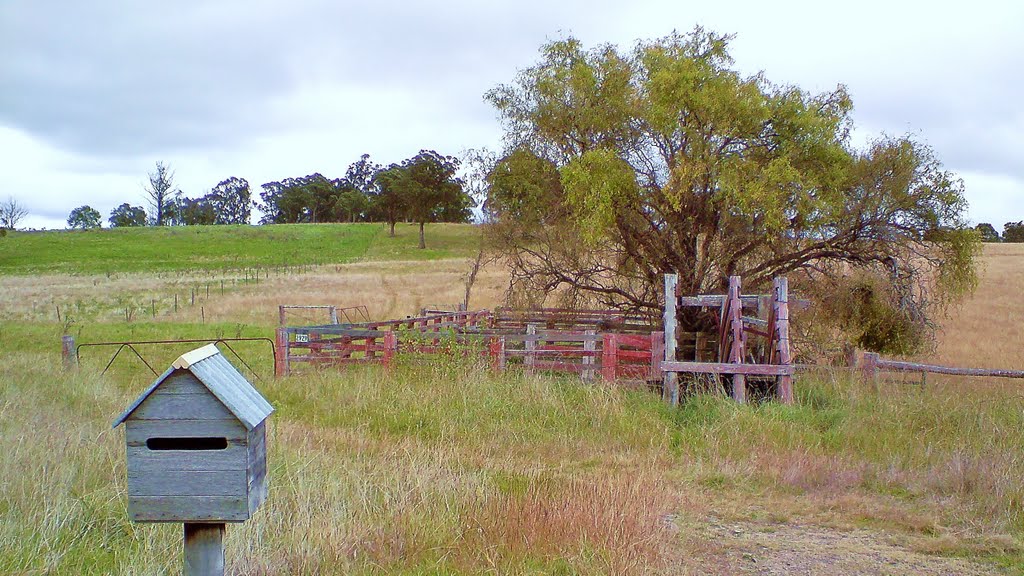 Thalgarrah , stock ramp and post box ... by Michael Caine