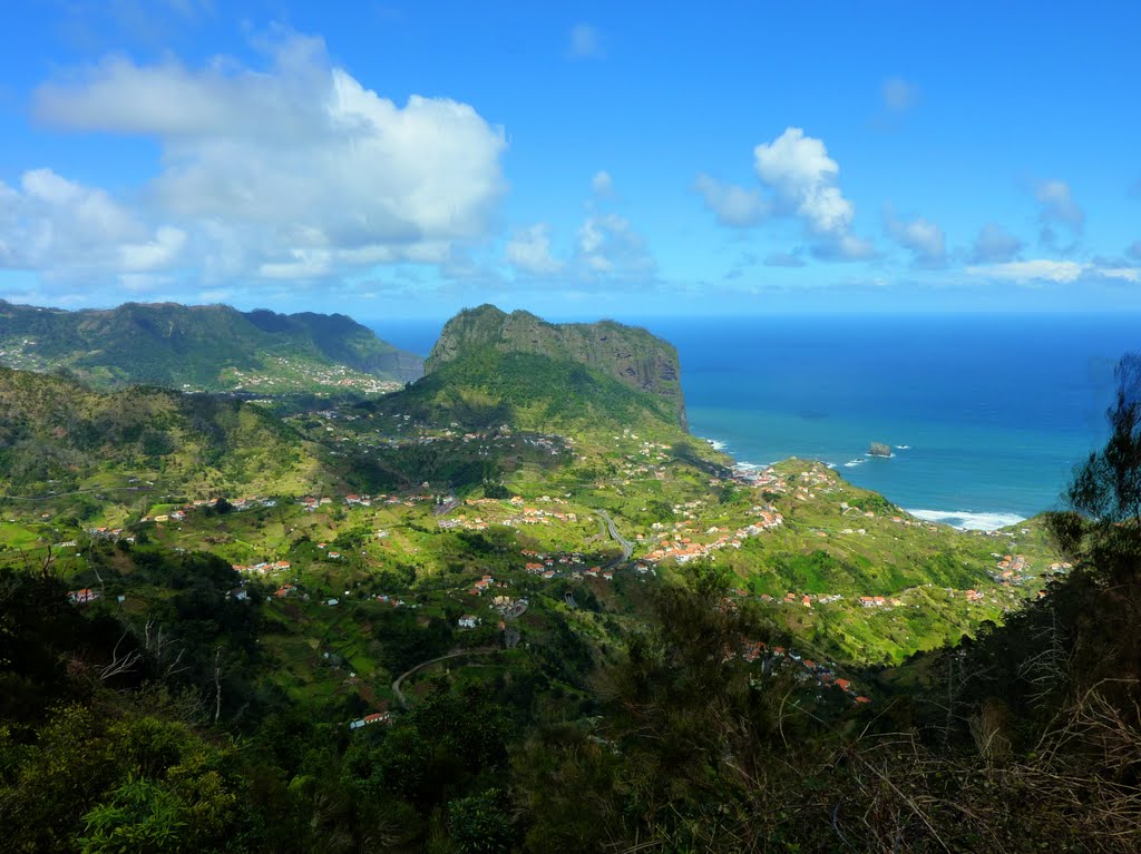 View on Porto da Cruz and Penha de Aguia 2011_02 (HDR) by Carlos (Luxembourg)