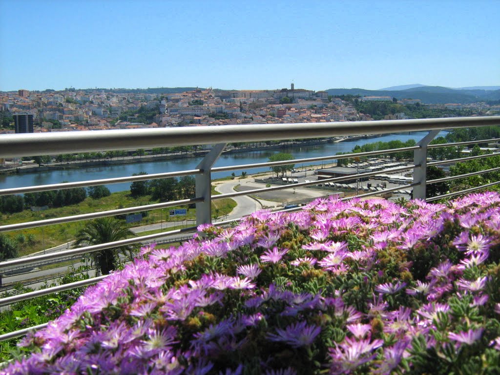 Vista de Coimbra da esplanada do Centro Comercial Forum by CidonioRinaldi