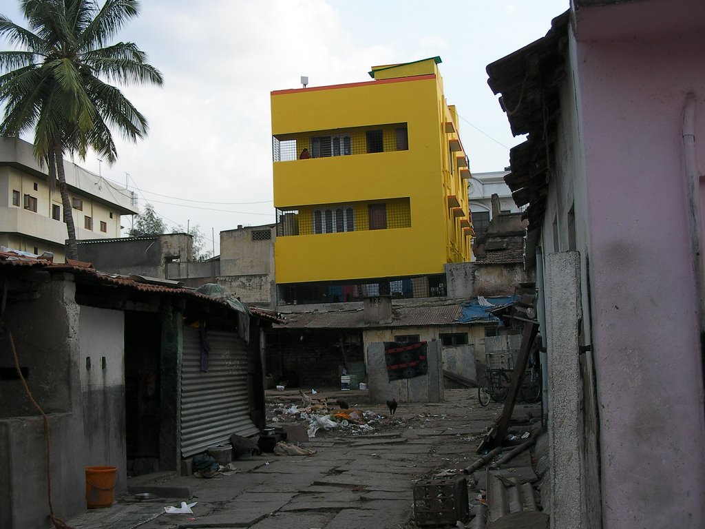 Yellow Building by chingchao