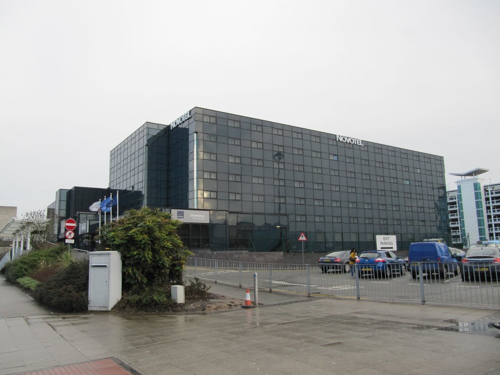 Novotel at Birmingham International Airport by Willem Nabuurs