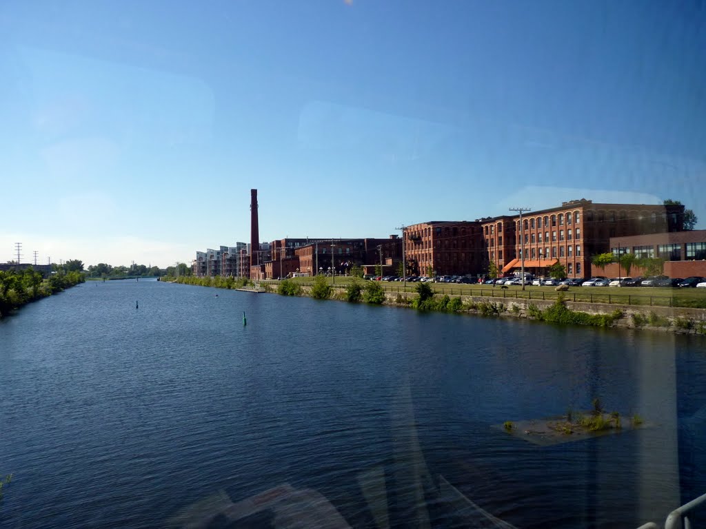 Canal de Lachine vu du train Montréal-Toronto, Montréal qc by ikbonset