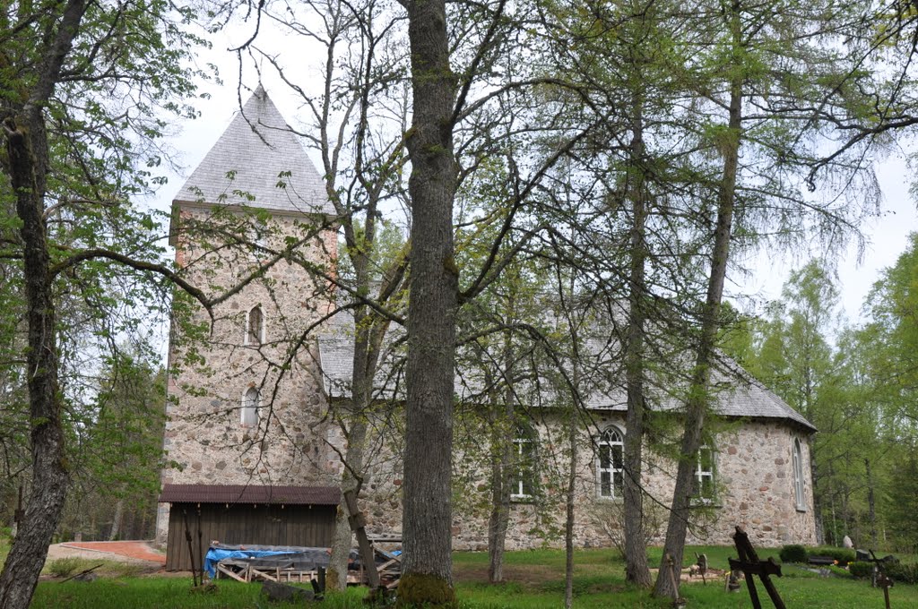 Ģipkas evaņģēliski luteriskā baznīca, Ģipkas kapi, Rojas pagasts, Rojas novads, Latvia by M.Strīķis