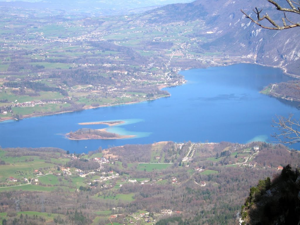 Le Lac d'Aiguebelette vu de la Mgne de l'Epine 04.03.2007 by Jean-Luc.