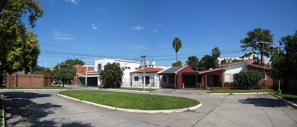 Plazoleta en Pje. Zárate, Bº Obispo Piedrabuena by tucumanoide