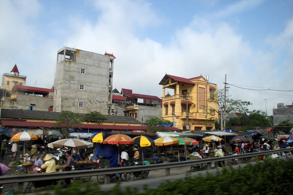 Trên Quốc lộ 5 by Tuấn Canon