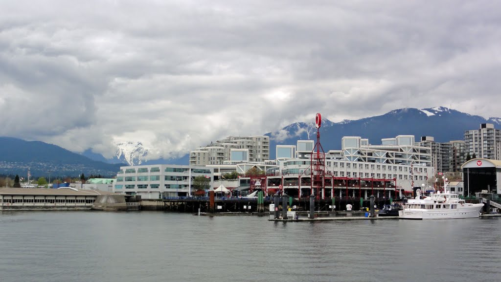 Lonsdale Quay, North Vancouver by yvr101