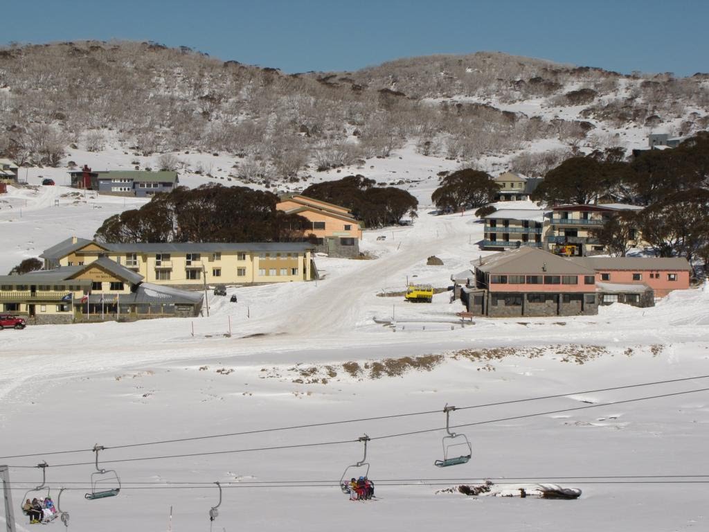 Perisher Valley by Hendrik Maat