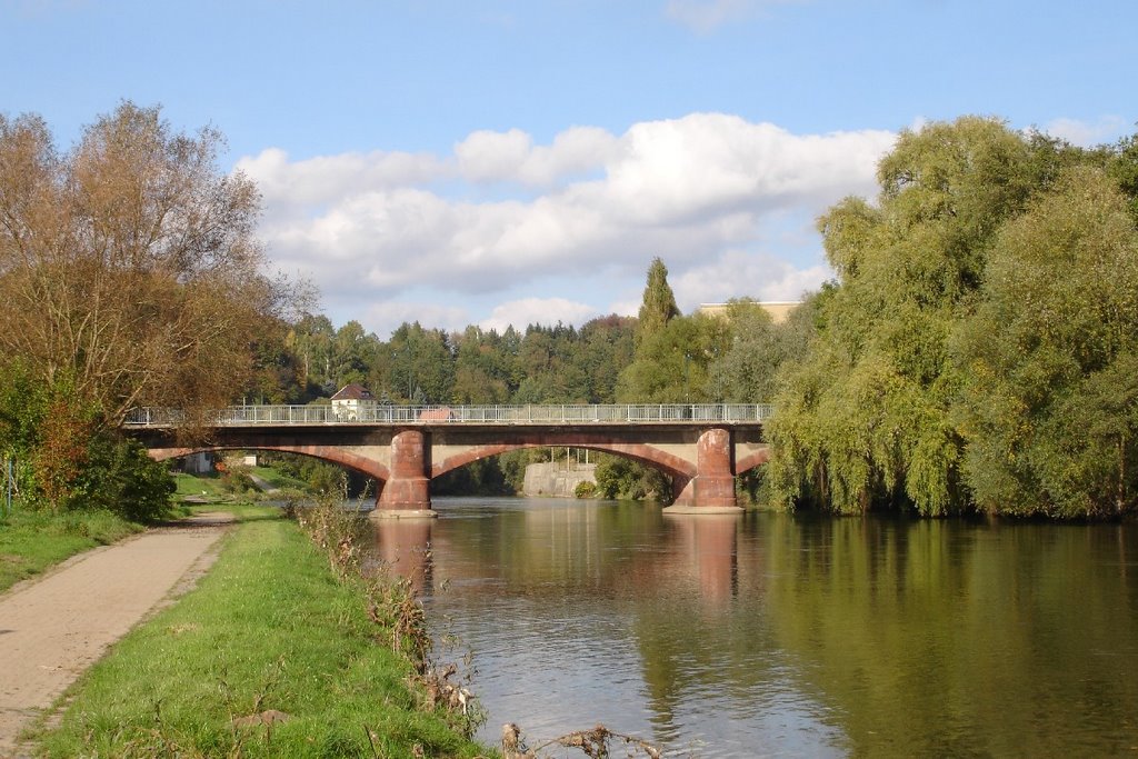 Die 1863 aus Rochlitzer Porphyr erbaute Muldenbrücke von Lunzenau, 10/2007 by André Friebel