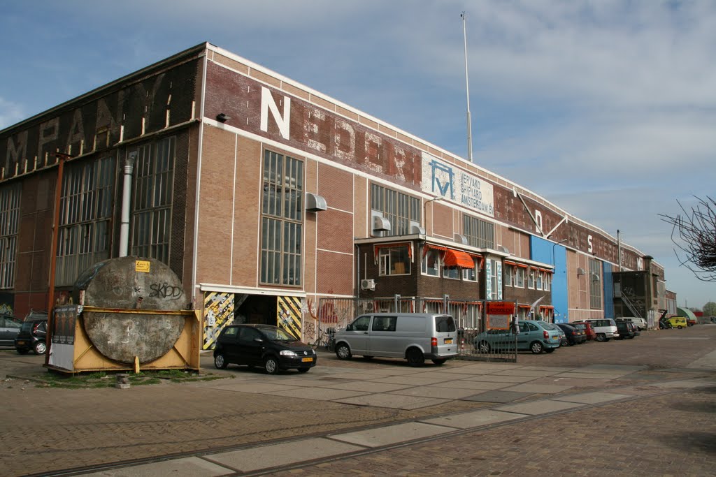 Loods "Nederlandse Dock en Scheepvaart Mij', Amsterdam-Buiksloterham. by Carl030nl