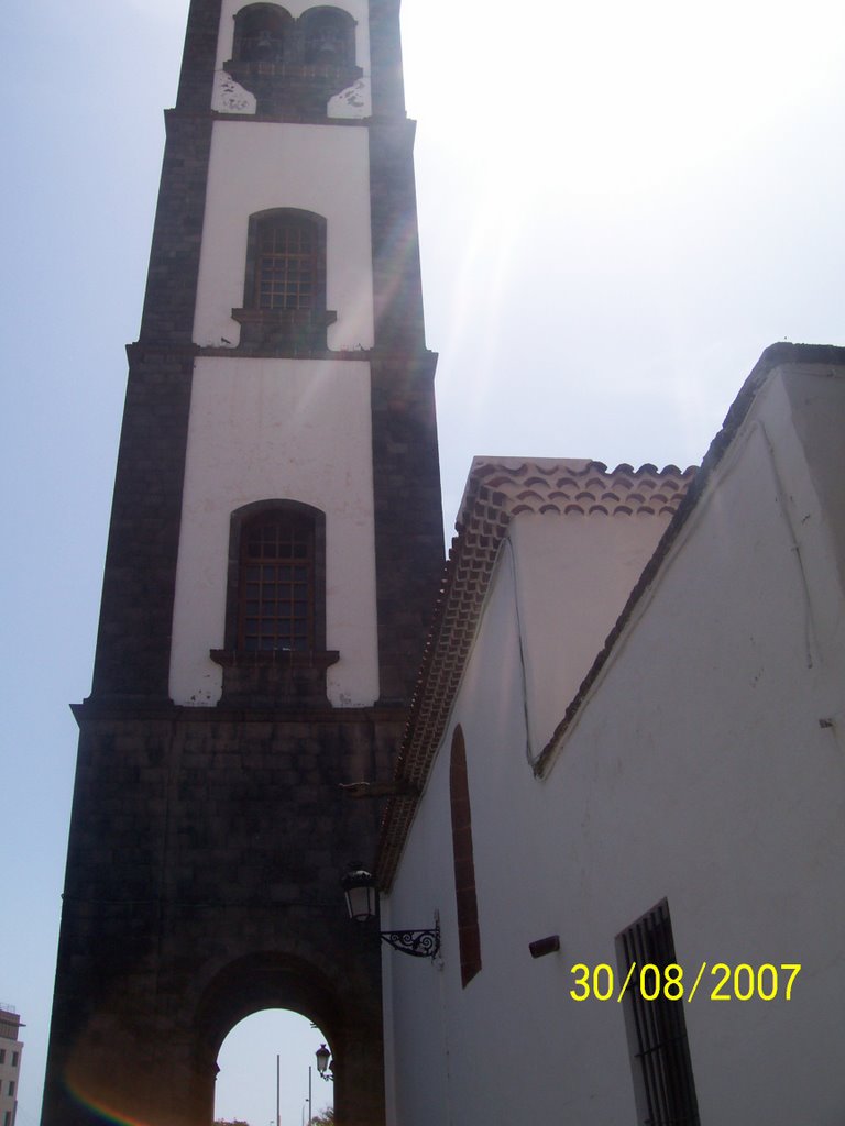 Torre Iglesia Concepción by rpdavids