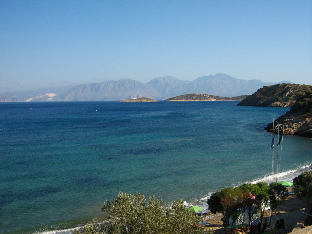 Agios nikolaos beach by Gillanyi