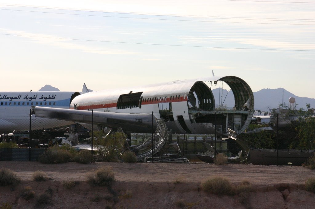 Scrapping a Boeing 707 by fabry.michael