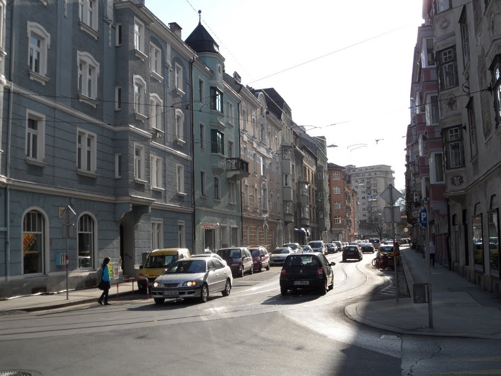 Defreggerstraße in Richtung Westen in Höhe Pradler Straße by IngolfBLN