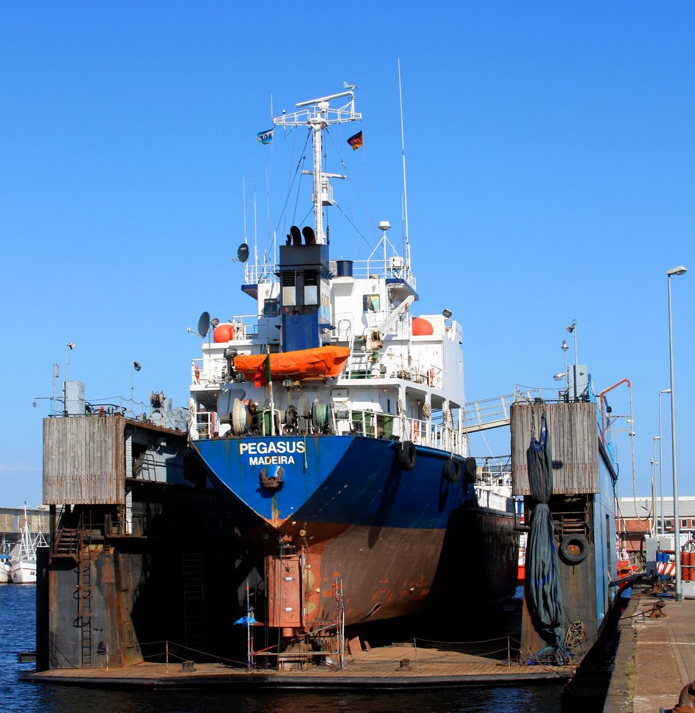 Empting-Dock im Neuen Fischereihafen,Cuxhaven by cuxwolf