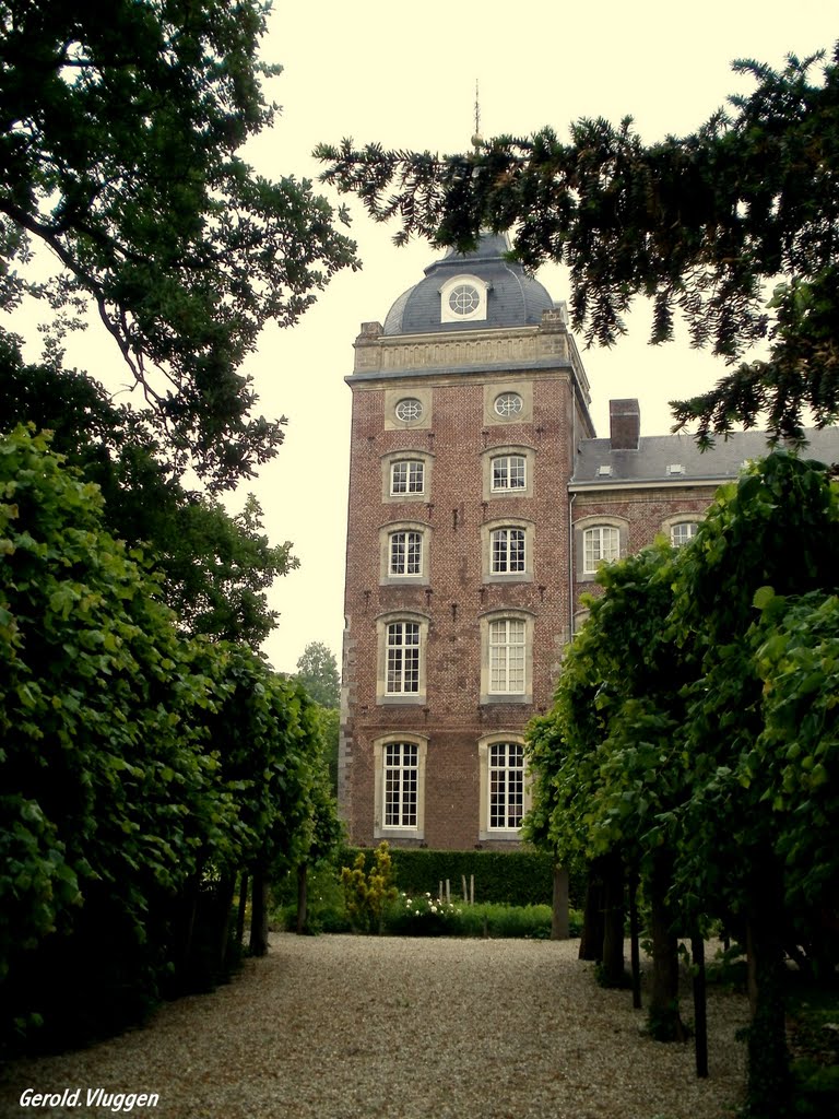 Linker zijde Kasteel Amstenrade.16 Mei 2011 by Gerold Vluggen