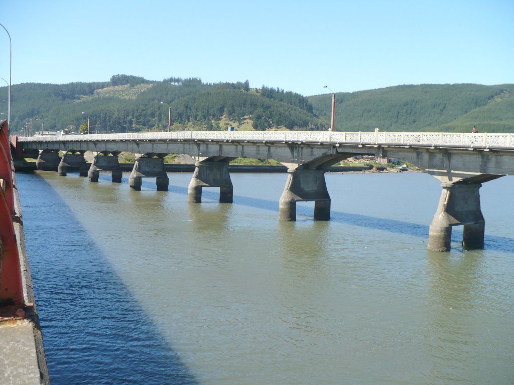 Puente antiguo by Cesar Acuña Echeverria