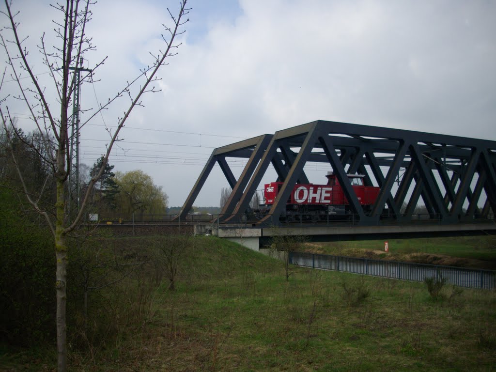 Allerbrücke mit 150002 der OHE by B. W. / Eisenbahn