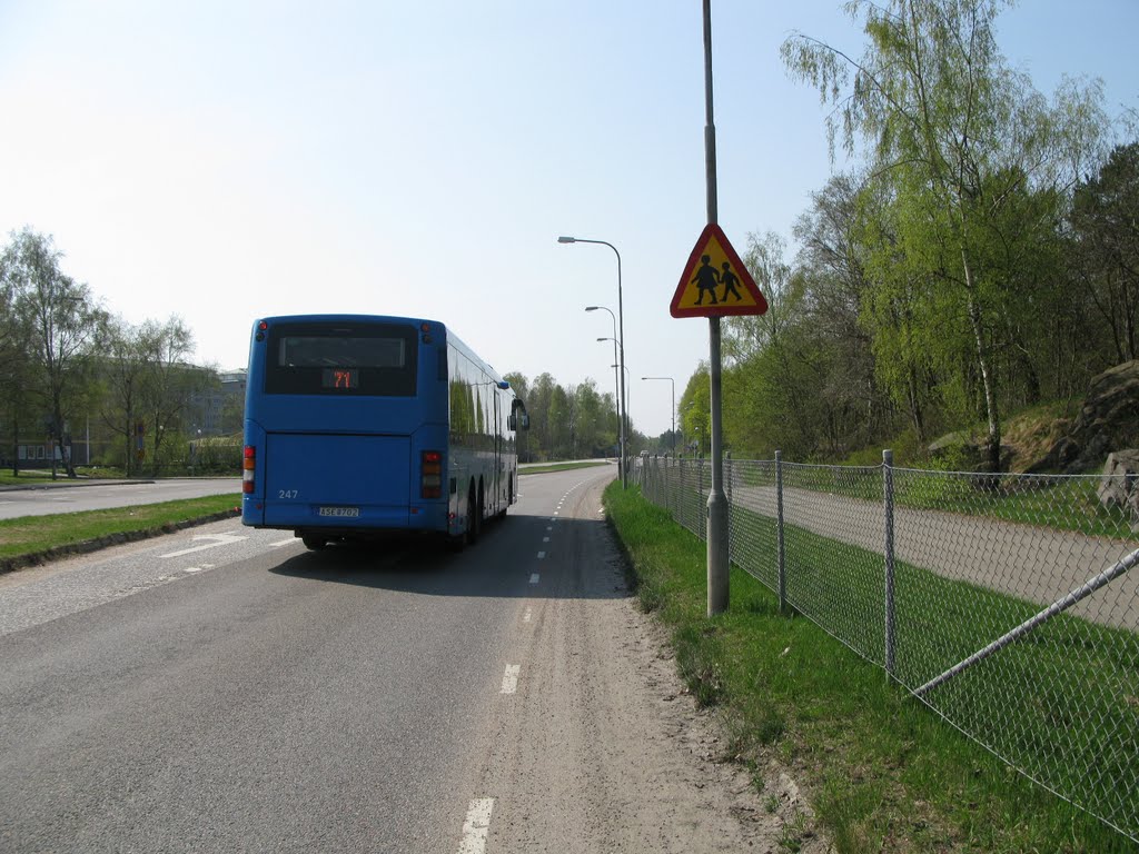 Buss 71, Hjällbovägen, Hammarkullen, Göteborg 2011 by Biketommy