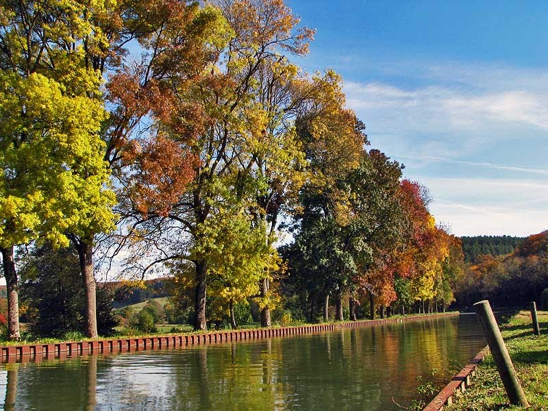 Canal de la vallée d'Ouche by Tigidi