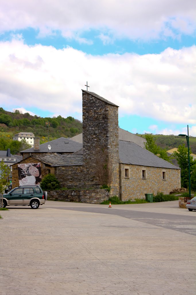 Iglesia de Piedrafita do Cebreiro by Lex Bambasy