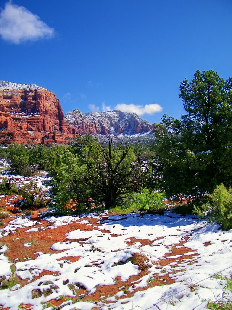 Red Rock area after snowfall by wnoble