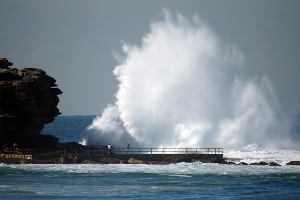 Thunderous wave by VFedele