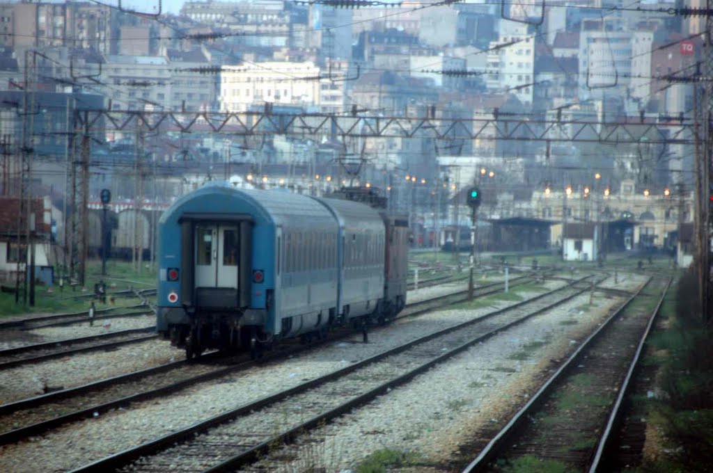 Vozom od Niša do Beograda - Brzi voz ulazi u Beogradsku stanicu by Teča sa Dunava