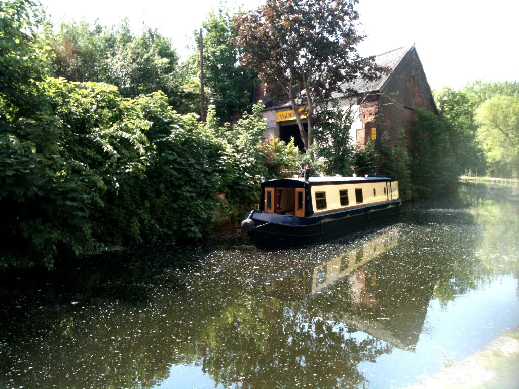 Canal Boat Runcorn Old Town by Joe Blundell