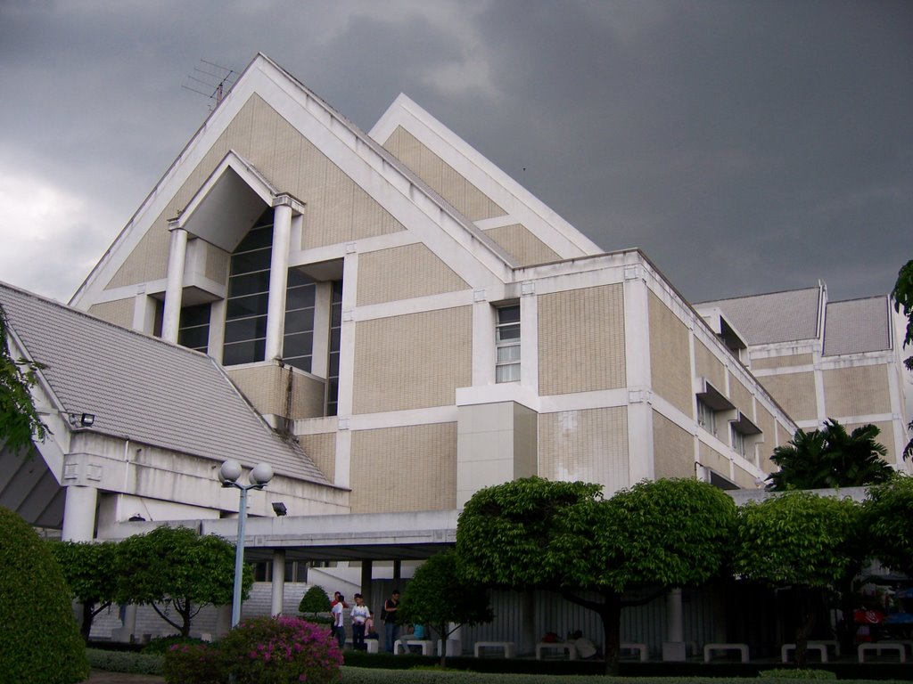 Thailand Cultural Center Main Hall by HSSmitAir