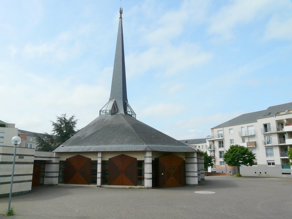 Île de Nantes, pointe est, église Notre-Dame des Lumières du couvent des carmélites by tofil44