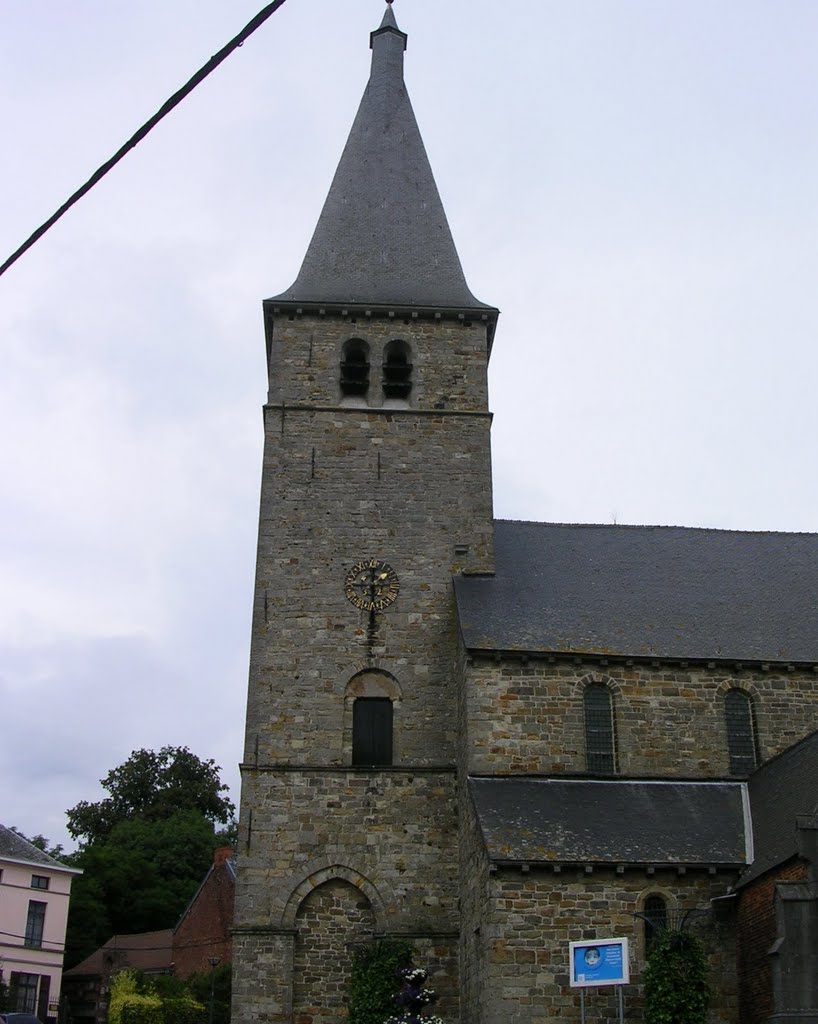 L'église Saint- Martin: Classée le 24 janvier 1958, elle fût bâtie au début du XIIème siècle en grès local. cette magnifique égliserurale est une perle de l'art roman. Un élégant clocher à quatre pans coiffe la tour de 48 mètres de haut jusqu'à la croix. L by denisecherry