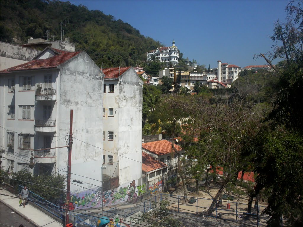 View of Santa Teresa with Valentim "Castle" above - Panorama de Santa Teresa. Observe o Castelo Valentim no alto. by Ivo Korytowski