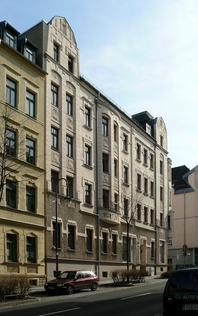 Chemnitz/Sonnenberg - Blick auf ein Gründerzeithaus in der Zietenstrasse Richtung Heinrich-Schütz-Str. by Thomas Eichler