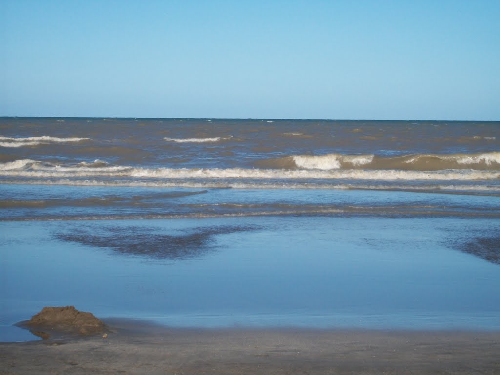 Playa de mar de ajo by Feer aguilar