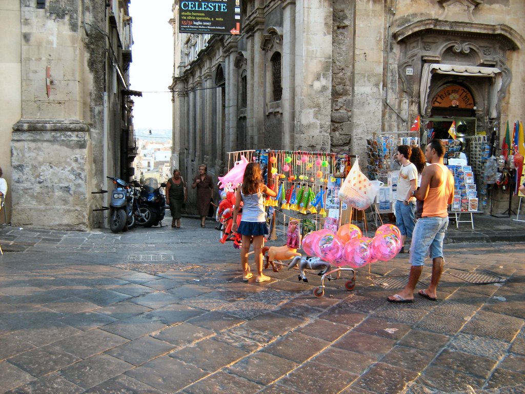 Noto - Venditore di palloncini by Gianpaolo Passanisi