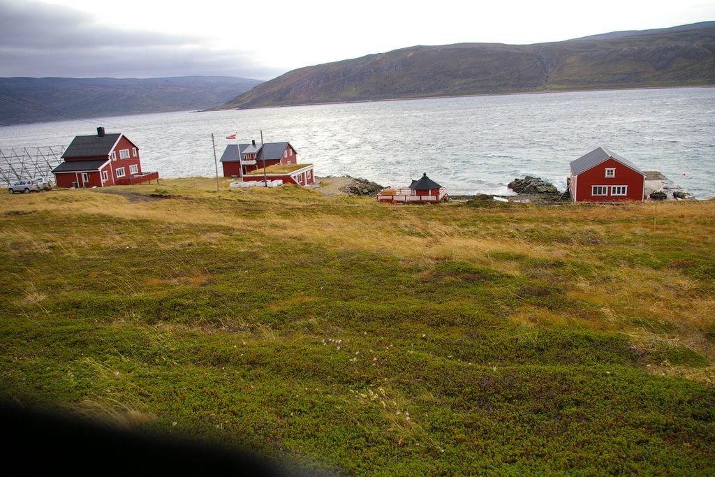 Artic Cabin, located in Hamna, Syltefjord by Alf Magne Karlsen