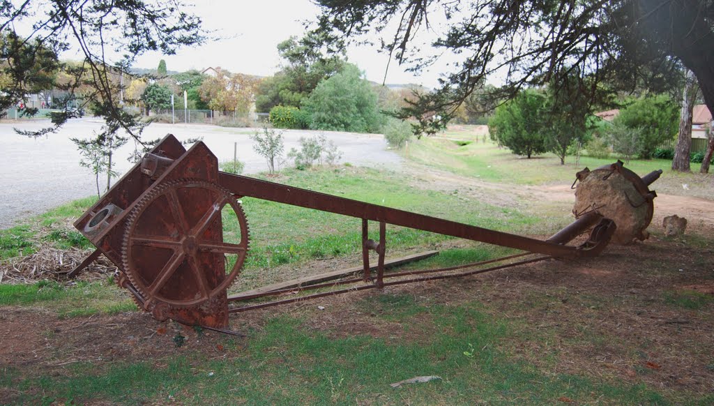 Abandoned railway crane - relic of another era by Phaedrus Fleurieu