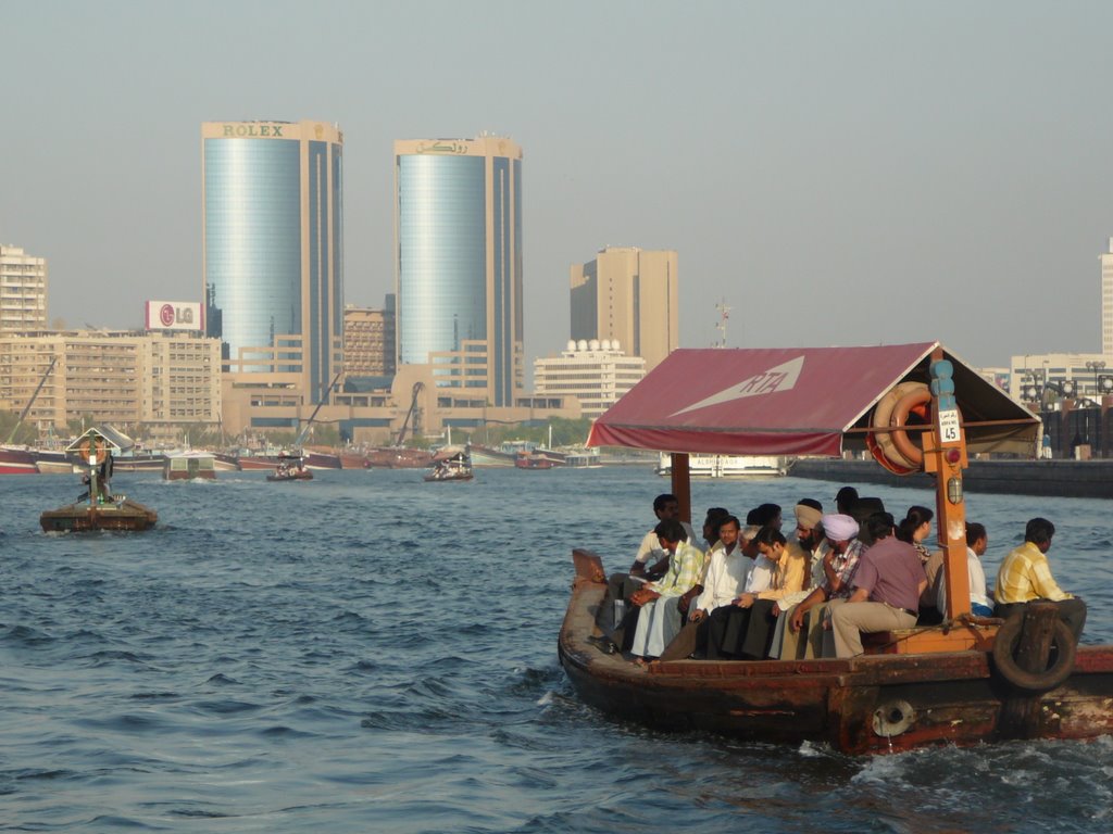 Dubai, Wassertaxi über den Creek by F.Erler