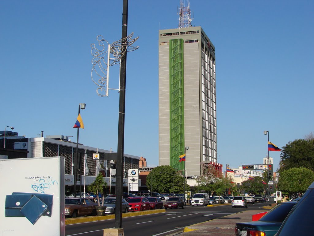 Avenida Las Delicias. Maracaibo. by Ernesto Lorenzo