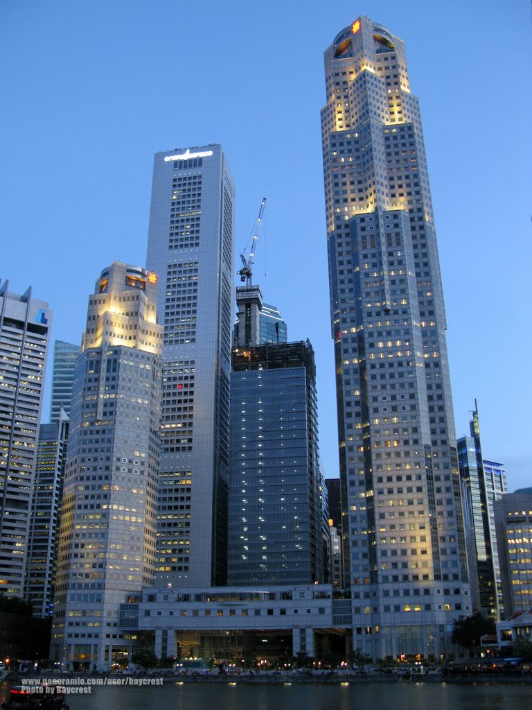 Night Scene of UOB Plaza, Singapore 新加坡 大华银行大厦夜景 by Baycrest