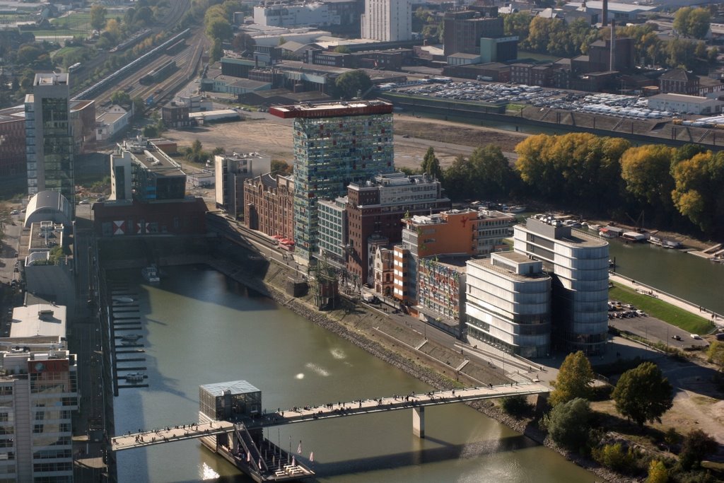 Blick vom Fernmeldeturm zum Medienhafen, Düsseldorf by Juergen Roesener