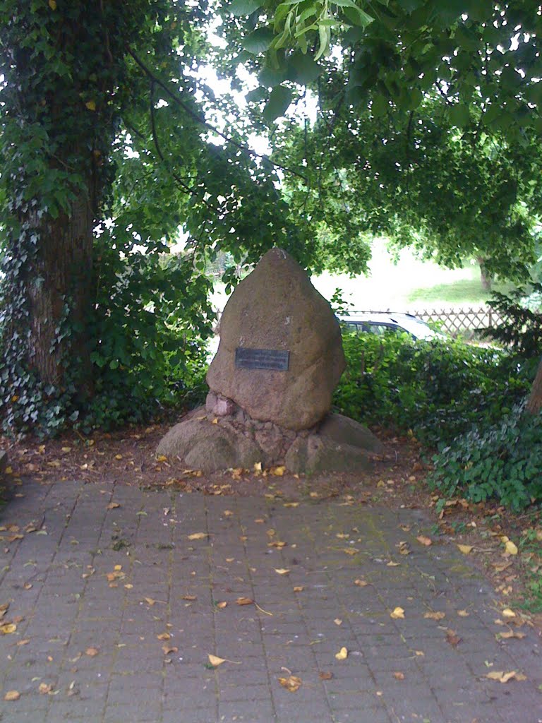 Stein bei der Friedenslinde by TomTom1966