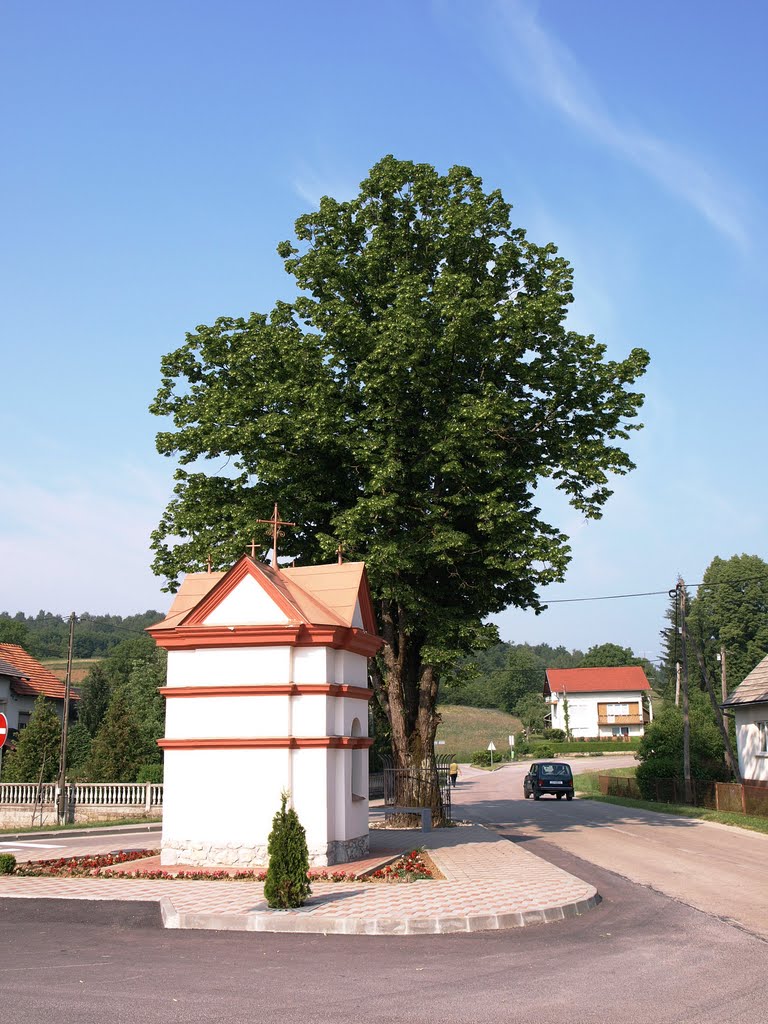 Little chapel in Kamanje by Marin Stanisic