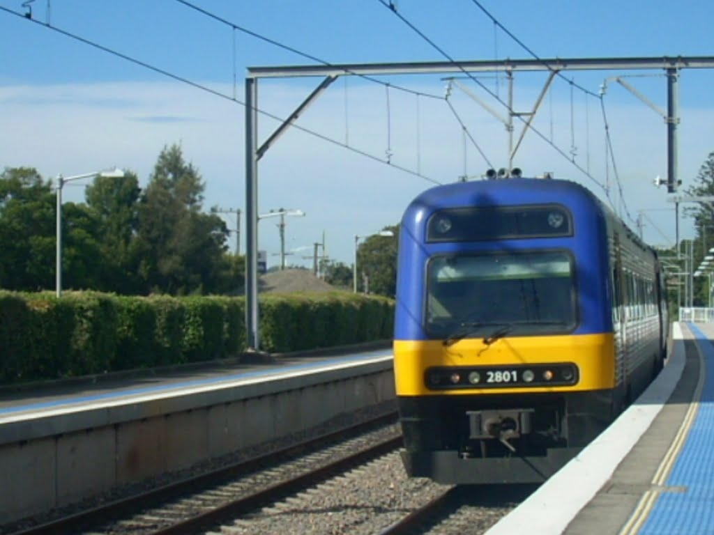 Refurbished Endeavour Railcar at Hamilton by photomanthe2nd