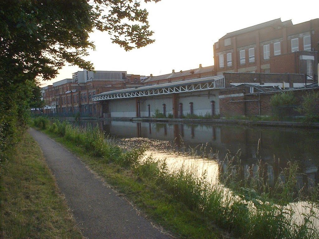 Old Heinz factory on Grand Union Canal in Harlesden by stvsms