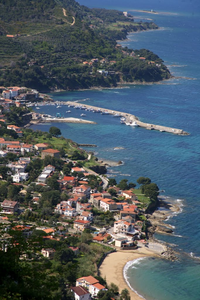 Santa Maria di Castellabate, Castellabate, Campania, Italia by Hans Sterkendries