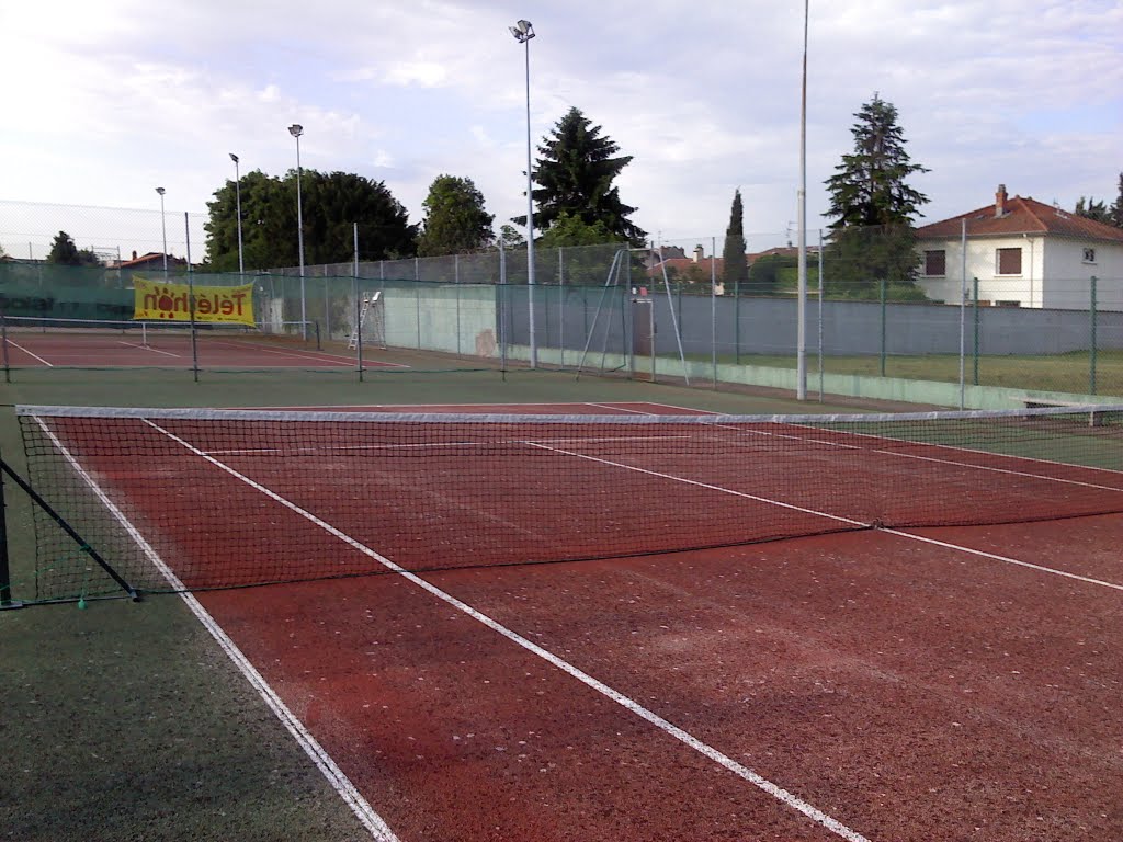 Courts de tennis a léo lagrange by yankeeyankeesrb